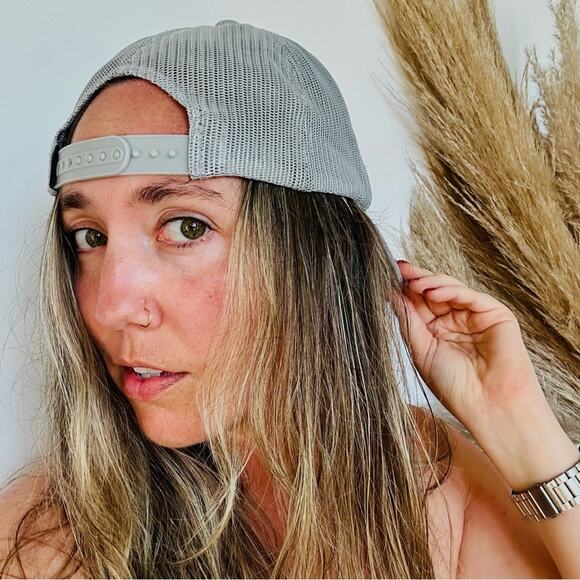 MENS RVCA Silver Grey Mesh Trucker Black Logo Snap Back Adjustable Baseball Hat - Picture 2 of 8